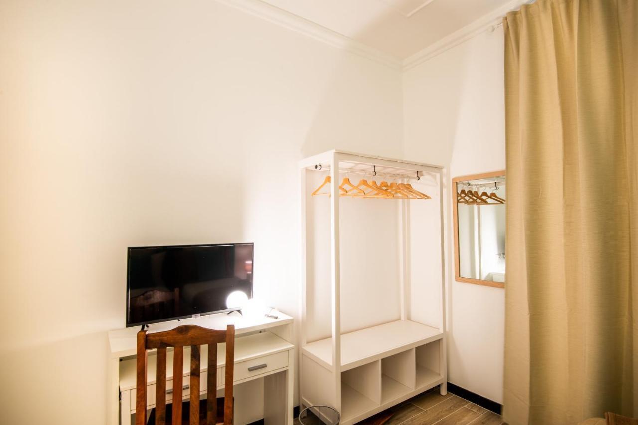 Xenia Hotel Генуа Екстериор снимка